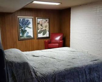 Cool furnished Apartment Near Downtown Escanaba - Escanaba - Ložnice