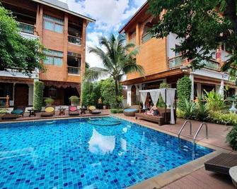 Pingviman Hotel - Chiang Mai - Piscina