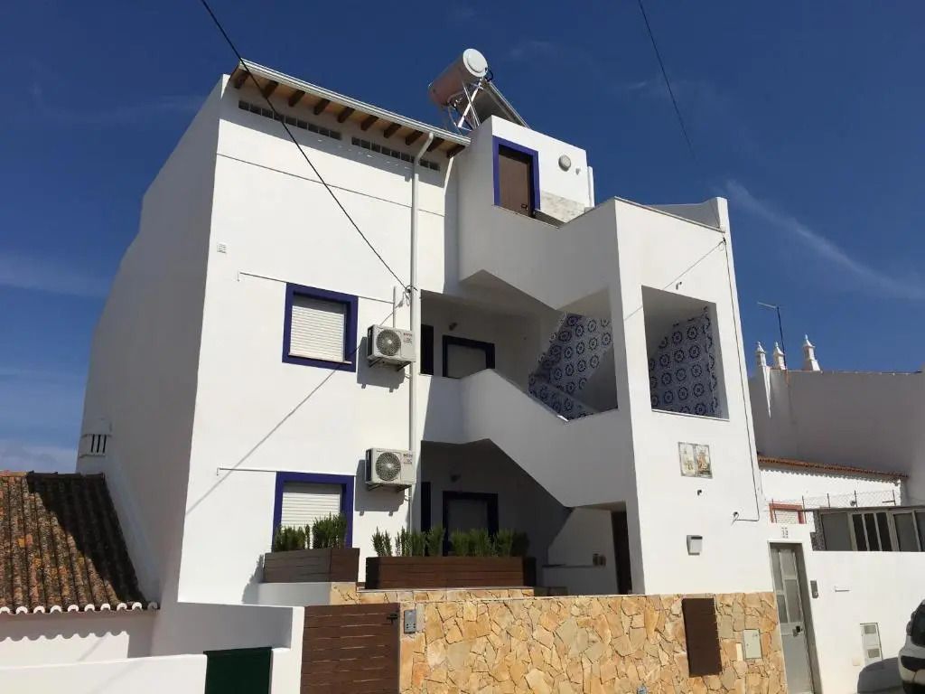 لاجوس أبتاون بد آند بريكفاست