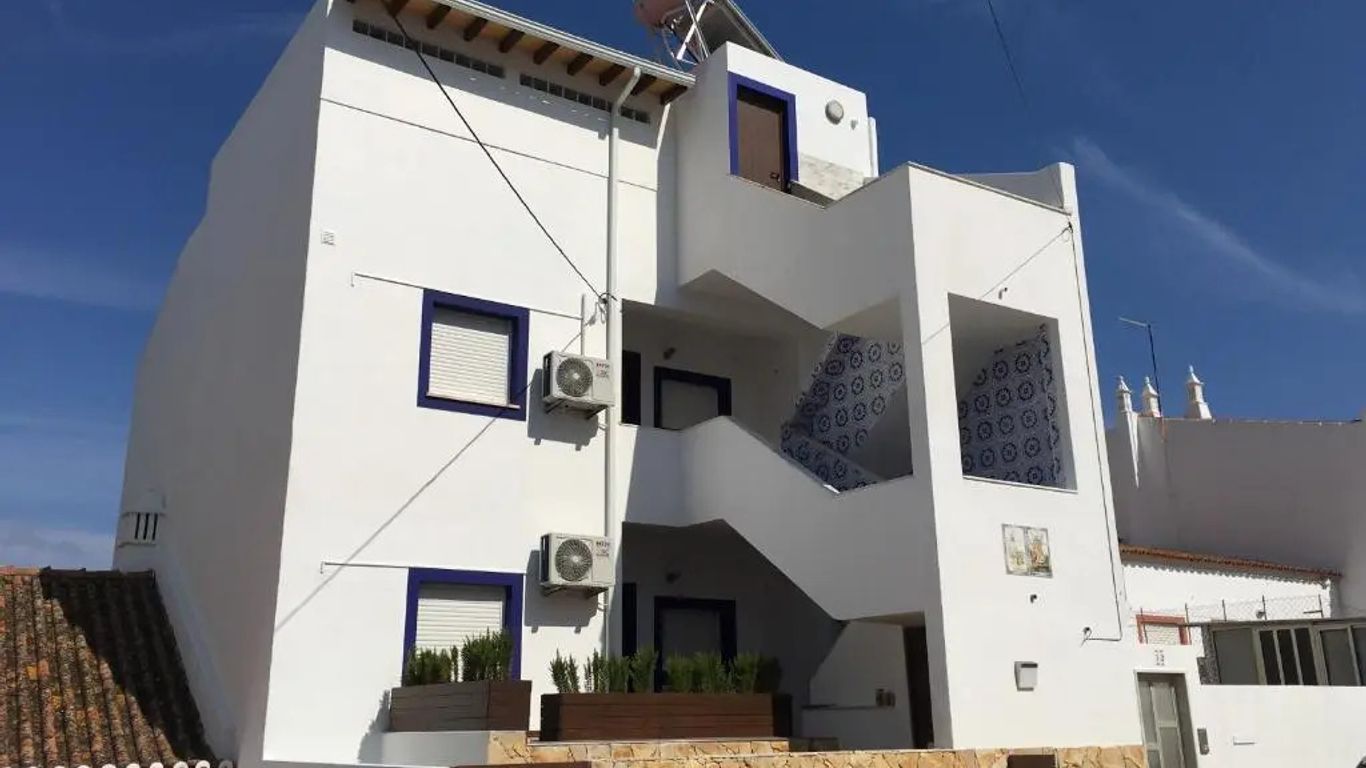 لاجوس أبتاون بد آند بريكفاست