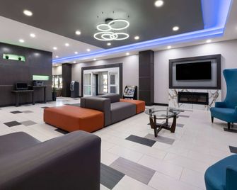 La Quinta Inn & Suites by Wyndham Muskogee - Muskogee - Vestíbul