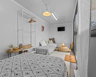 Las Palmas Cottage - Serene Eco Retreat - Cabo Rojo - Menjador