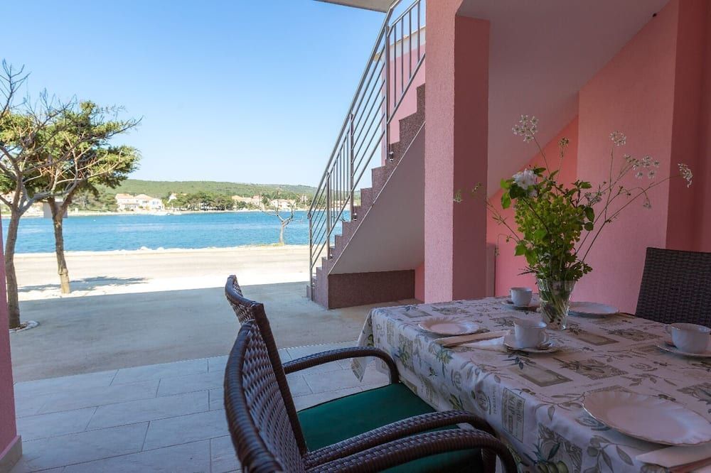 زفون1 - آت ذا ووتر فرونت - إه - Veli Rat - شرفة