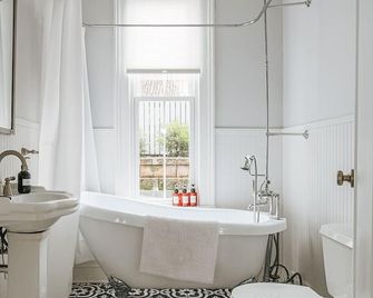 Hilltop Hideaway - Staunton