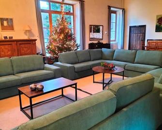 7-bedroom house with large private yard - Ménil-Hermei - Sala de estar