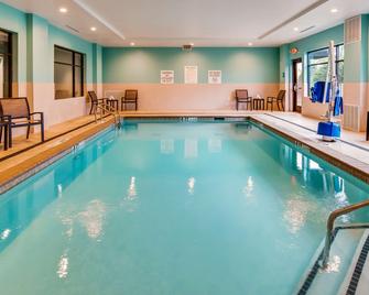 Best Western Plus Executive Residency Marion - Marion - Басейн