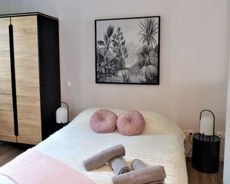 Coeur Rouennais 4P - Centre historique - Rue piétonne - Internet -Wifi - Rouen - Bedroom