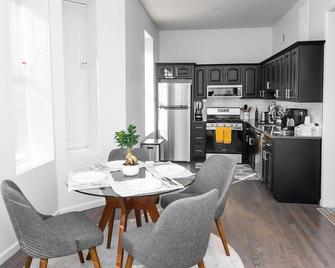 Gorgeous, 2- bedroom apartment walking distance to GWB! - Fort Lee - Kitchen
