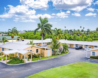 Everglades City Motel - Queen Room, 2 Beds, Kitchenette - Everglades - Edificio