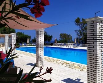 Ionian View Studios - Agios Ioannis Peristeron - Zwembad