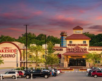 Lakeside Hotel Casino, a Travelodge by Wyndham - Osceola - Edificio