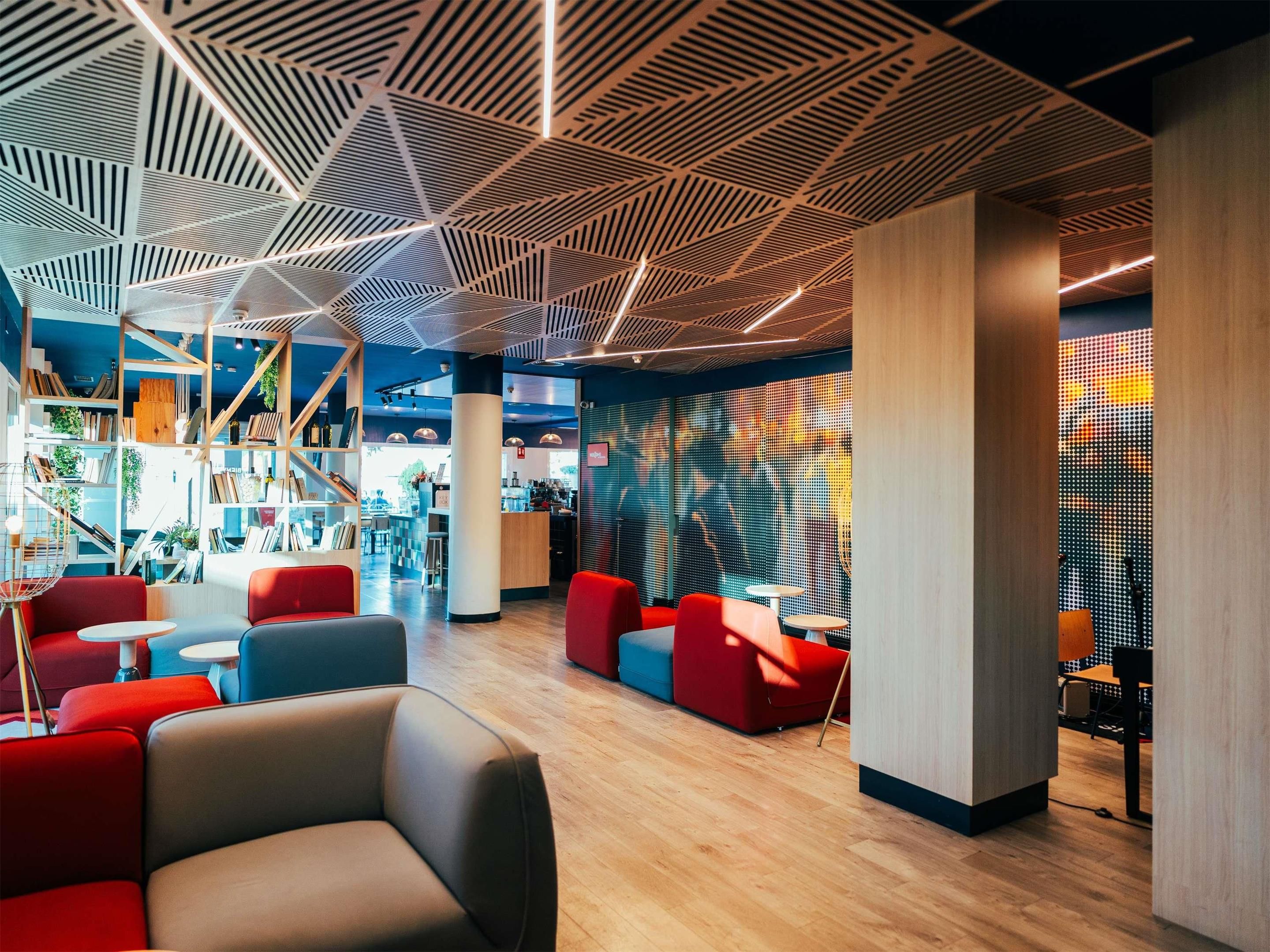 إيبيس مدريد ألكالا لا جارينا