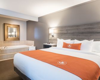 Amsterdam Inn & Suites, an Ascend Collection Hotel - Moncton - Bedroom