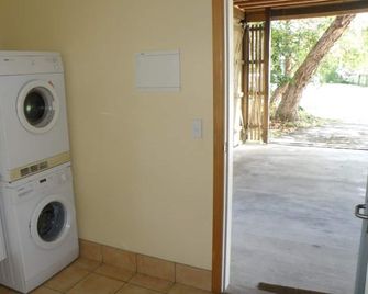 11 Bambara Street - Point Lookout - Lavandería