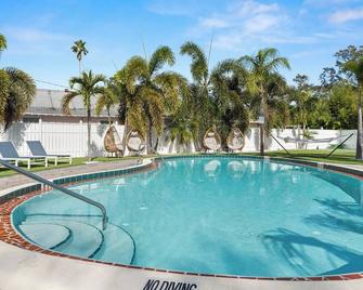 1k Bed Studio Apt With Shared Pool 07 - Clearwater - Basen