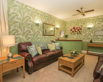 The Hillcrest - Scarborough - Living room