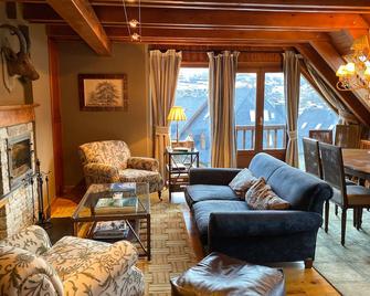 Baqueira 3 room, 4 cw spectacular duplex with parking for 6-8 people - Naut Aran - Sala de estar