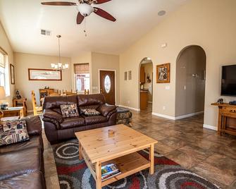 Close To Gold Canyon Golf Resort! - Gold Canyon - Living room