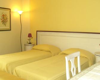 Hotel Alpino - Barga - Bedroom