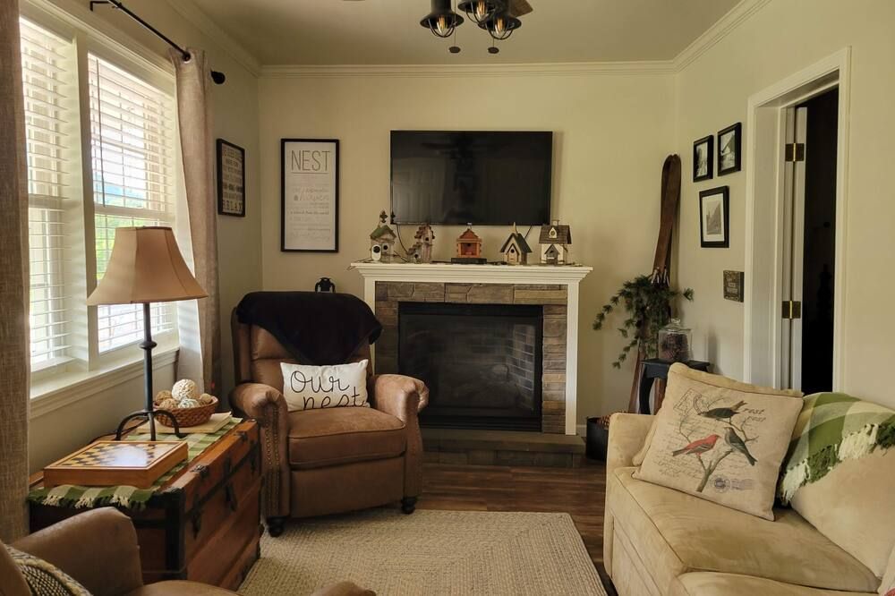 The Vogel Nest - Wellsboro - Living room