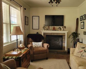 The Vogel Nest - Wellsboro - Living room
