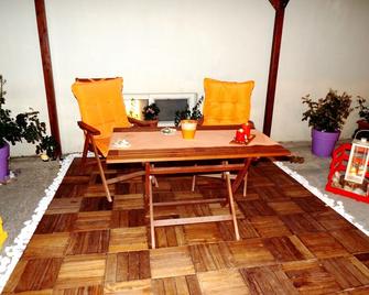 Heliofili - Foinikounta - Innenhof