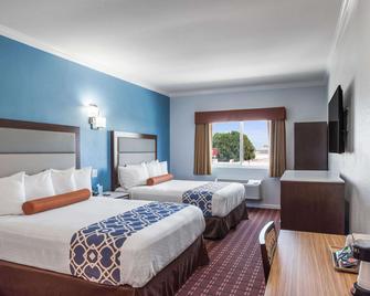 Rodeway Inn & Suites Pasadena - Pasadena - Bedroom