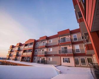 Stanton Suites Hotel - Yellowknife - Building