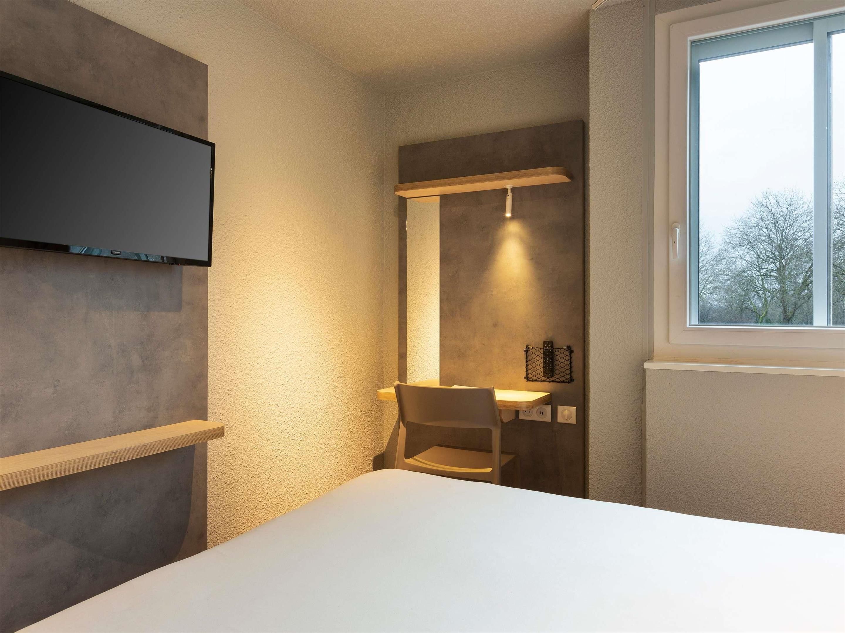 إيبيس بادجت أنتوني ماسي (مُجدَّد عام 2024)