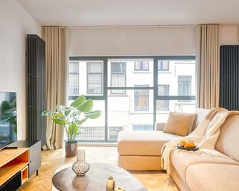Unique 2-Br Antwerp Apt - Amberes - Sala de estar