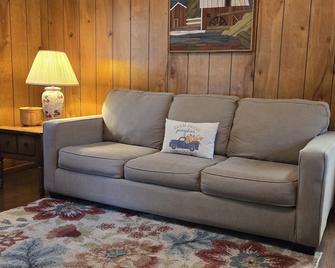 Cozy Creek Cottages - Maggie Valley - Living room