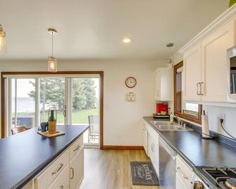 La Petit Maison - Lakefront Oshkosh Home! - Oshkosh - Kitchen