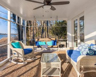 Private Waterfront Paradise W/ Pier - Kayak To Historic Chestertown! - Chestertown - Вітальня
