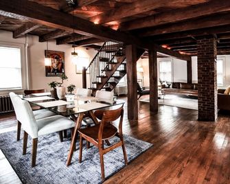 Our Heart of Woodstock Village Cottage, fully restored - Woodstock - Essbereich
