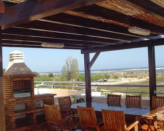 Spacious, Frontline 3 Bed 2 Bath Apt. With Amazing Sea Views & Roof Top Terrace - Fuzeta - Balkon