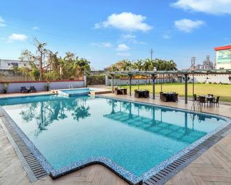 The Citi Residenci Hotel, Banskopa - Durgapur - Pool