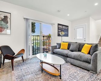 Monthly 4br/4ba Townhome Near Lax & La Beaches - Hawthorne - Living room