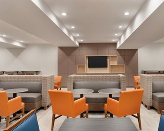Holiday Inn Express Jamaica - JFK Airtrain - Nyc By IHG - Queens - Lounge