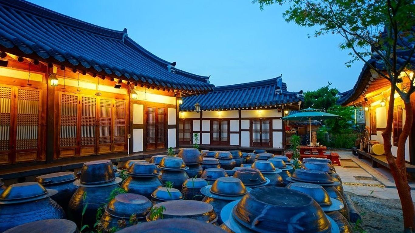 Jeonju Hanok Maeul Dongrakwon Hanok Hotel