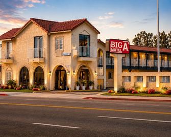 Big A Motel & Suites Near Disneyland Orange County - Orange - Bygning