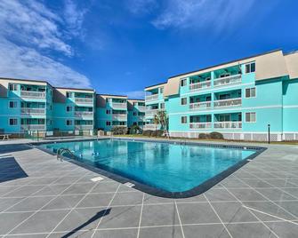 Walk to Beach Ocean-View Atlantic Beach Condo! - Atlantic Beach - Piscina