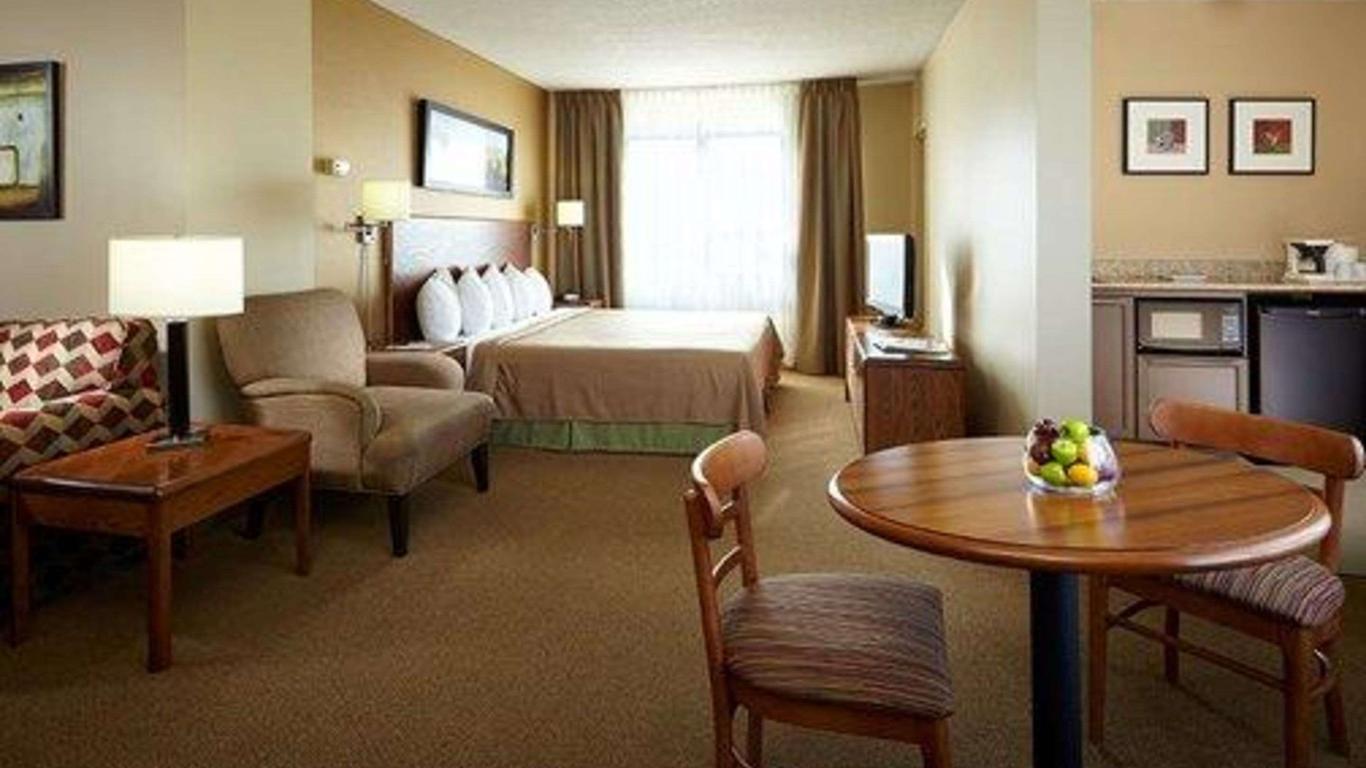 Quality Inn & Suites P.E. Trudeau Airport