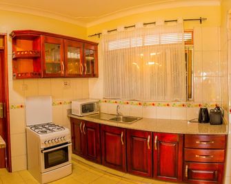 Mamikki Hotel Apartments - Tororo - Cocina