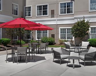 Homewood Suites by Hilton Newark - Cranford - Cranford - Patio