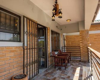 Amakhosi Hotel - Victoria Falls - Balcony