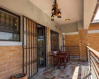 Amakhosi Hotel - Victoria Falls - Balcony