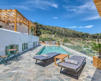 Serene Paradise with Breathtaking Aegean Views - Parikia - Pool