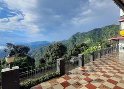 Private room@Tnf Nature stay - Shimla - Balcony