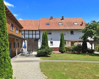 Wohnung mit eigener Terrasse in Hüddinge - Bad Wildungen - Edificio