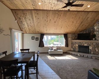 Life on Loon Lake - Loon Lake - Dining room